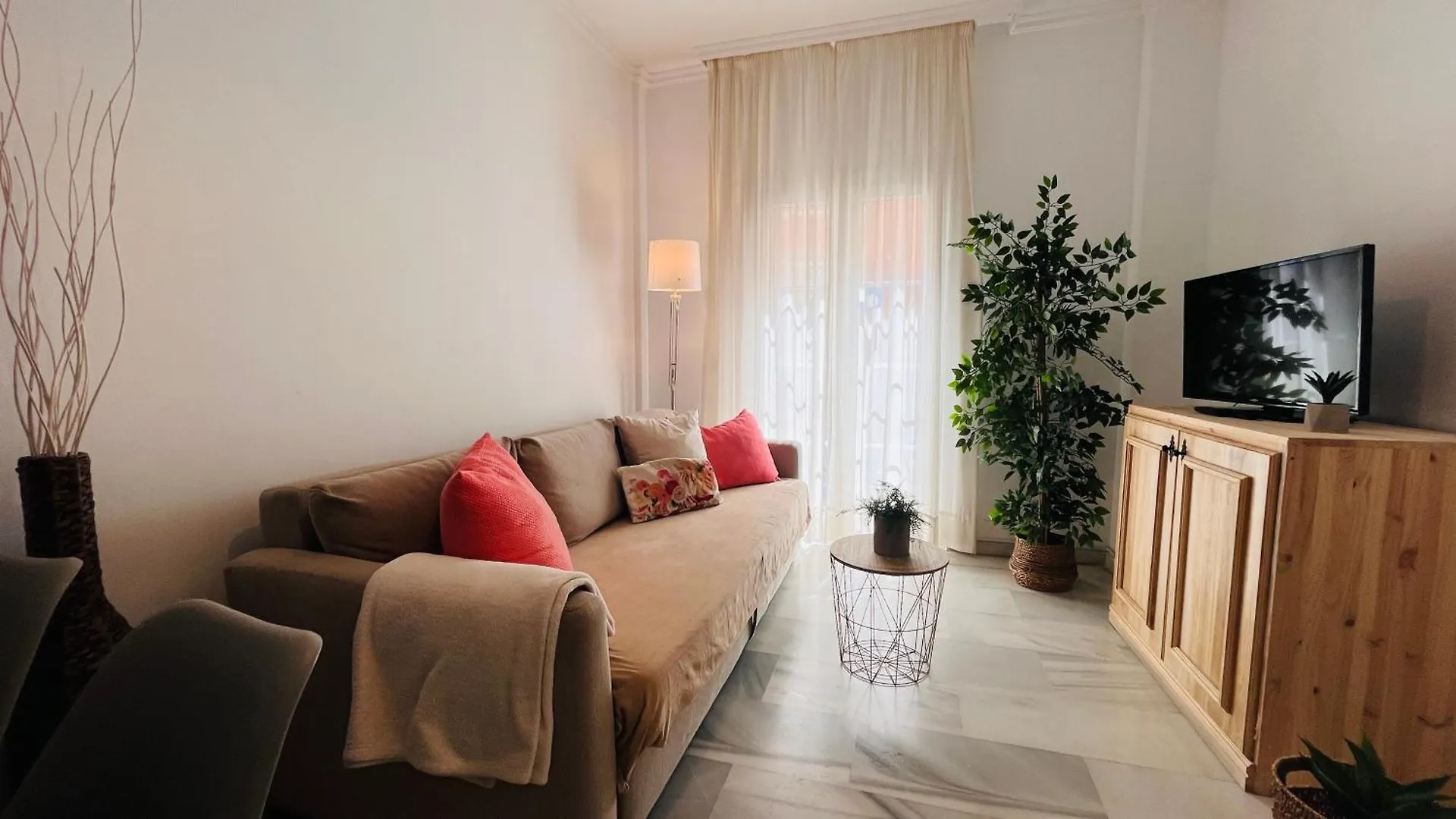 Homely Malaga Atarazanas contacts